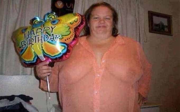 Dicke Oma stellt sich als Sex Überraschung zur Verfügung für Dich