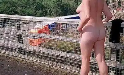 Gangbang beim Parkplatzsex mit Oma